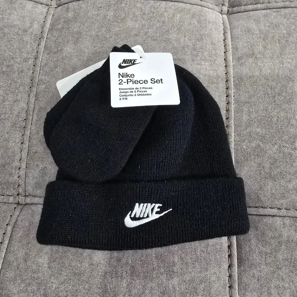 NWT Nike Baby Beanie and Mittens 2 Piece Set 12-24 Months